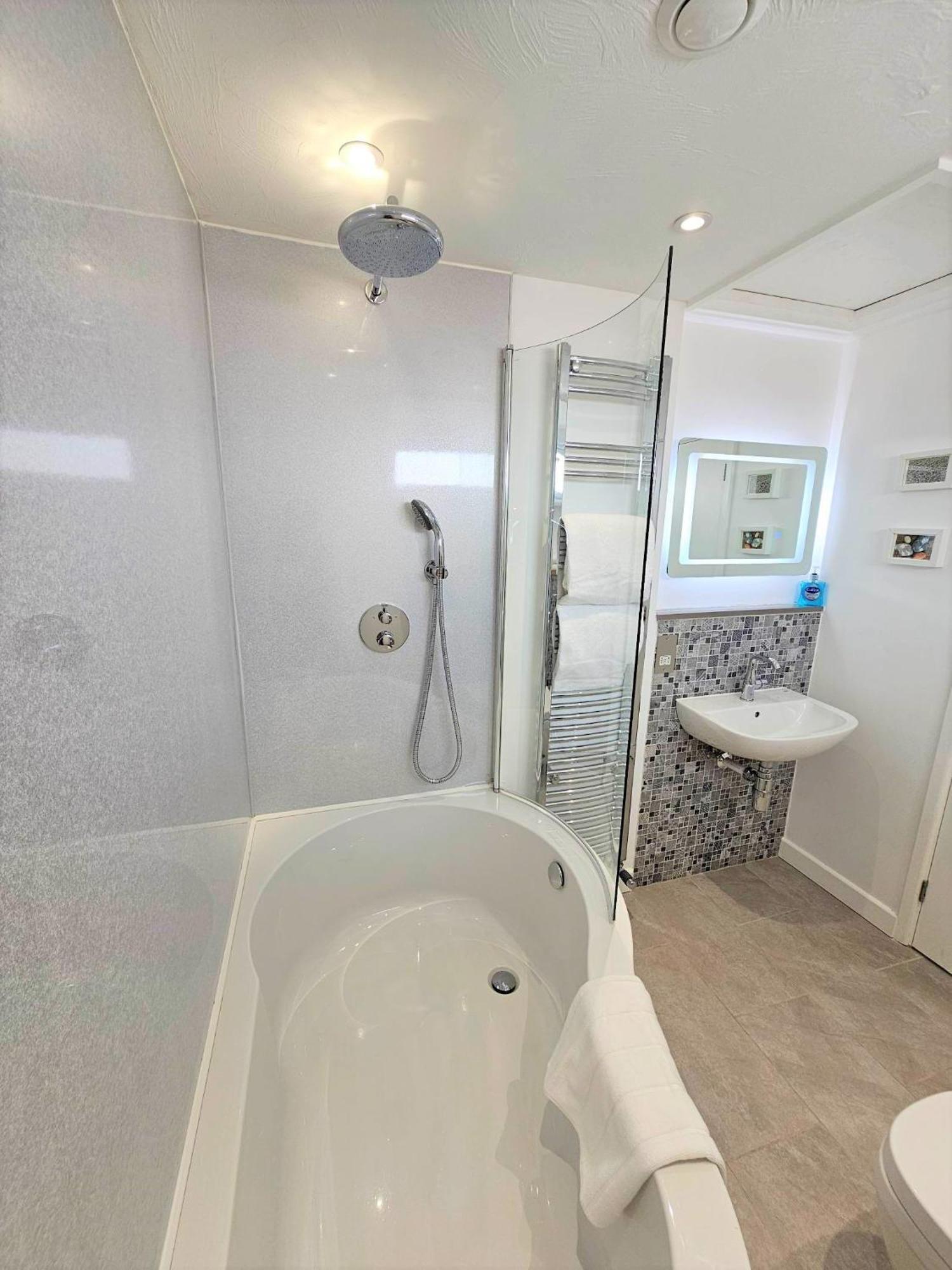 Bosun'S Cottage Luxury Stay In The Heart Of Town Weymouth Esterno foto